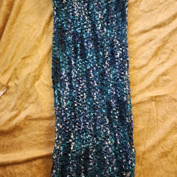 Elegant Blue Knit Infinity Scarf - Picture 9 of 9